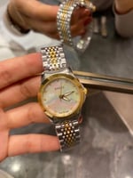 ساعة قوتشي النسائية