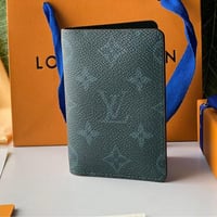 محفظة لويس فيتون