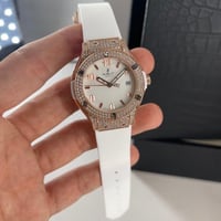 ساعة هوبلت النسائية