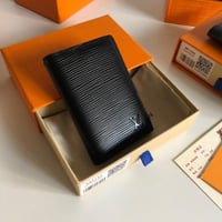 محفظة لويس فيتون