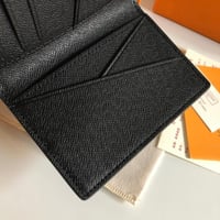 محفظة لويس فيتون