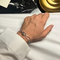 اسوارة فالنتينو خيط