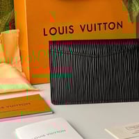 محفظة لويس فيتون