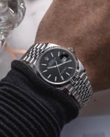 ساعة رولكس ديت جست وسط