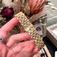 ساعة فرزاتشي النسائية