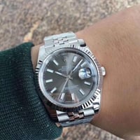 ساعة رولكس ديت جست وسط