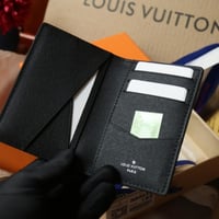 محفظة لويس فيتون