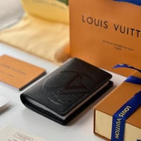 محفظة لويس فيتون