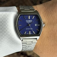 ساعة كاسيو مربع