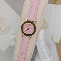 ساعة فرزاتشي جلد وردي بذهبي