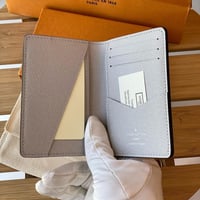 محفظة لويس فيتون