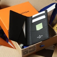 محفظة لويس فيتون