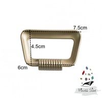 225 - مقبض ايطالي شكل مضلع ذهبي ( قطعتين)