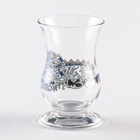 طقم كاسات شاي بزخرفة ملونة انيقة من الخط العربي