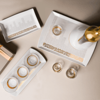 صحن تقديم بورسلان مذهب فاخر بزخرفة من الخط العربي...