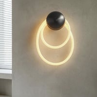 إنارة جدارية ديكورية مودرن فلكسي بفريم ذهبي - مقاس...