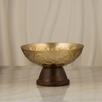 وعاء تقديم بقاعدة خشبية من السيف - لون ذهبي