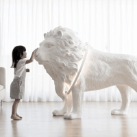 اضاءة ستاند ارضية مجسم بشكل اسد مع رنج اضاءة - لون...