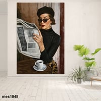 لوحة جدارية مطبوعة فنية وديكور - امرأة تقرأ جريدة