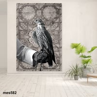 لوحة جدارية مطبوعة بخلفية سجاد وكولاج صورة صقر
