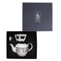 ابريق شاي فاخر بقاعدة بورسلان بزخرفة بلاتينية من ا...