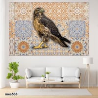 لوحة جدارية مطبوعة بخلفية سجاد وكولاج صورة صقر