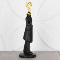 مجسم علي شكل رجل برأس علامة الاستفهام