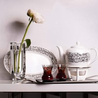 ابريق شاي فاخر بقاعدة بورسلان بزخرفة بلاتينية من ا...