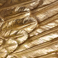 جناحان صغيران باللون الذهبي من العاج الصناعي - وضع...