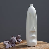 مزهرية على شكل وجه سيراميك- طويلة - لون أبيض