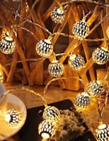 حبل كرات ذهبية صغيرة مضيئه - زينة المنزل اضاءة صفر...