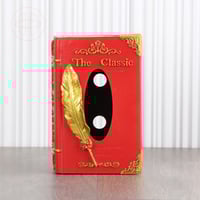 علبة مناديل - كتاب ديكور مع شكل ريشة ذهبية