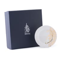 طقم صحون بورسلان فاخر بزخرفة ذهبية من الخط العربي