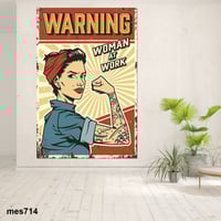 لوحة جدارية مطبوعة على لوح خشب MDF بنقش امرأه