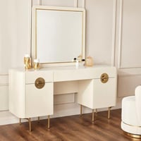 تسريحة مودرن مع مرآه