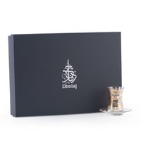 طقم بيالات وفناجين شاي بيد مع صحن مذهب بزخرفة ذهبي...