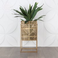 فازة ومزهرية ارضية تحفة ديكور منقوشة من المعدن، بم...