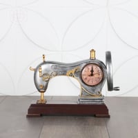 تحف - ساعة ديكور - شكل ماكينة خياطة - فضي و بني