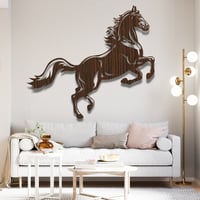 لوحة جدارية منحوتة خشبية بنقش الخيل