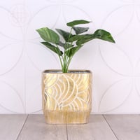 طقم حامل ورد لون ذهبي بتموجات ذهبي فاتح - 3 قطع