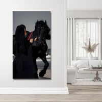 لوحة جدارية تشكيلية - الخيل - مطبوعة على لوح اكريل...