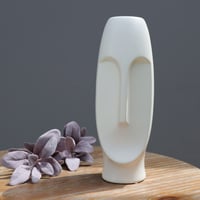 مزهرية على شكل وجه من السيراميك - بمقاسين - لون أب...