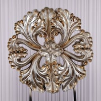 قطعة ديكور على شكل وردة