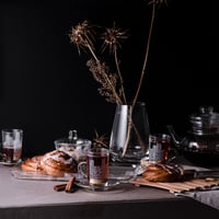 طقم بيالات و فناجين شاي بيد تصميم عصري مع صحن مذهب