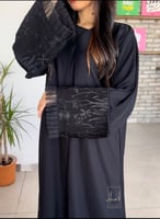 عباية بلاك فلور ، أكمام تطريز ورد مع اطراف تُل