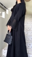 عباية "زاهيه" بقماش الكريب الناعم واضافة الشيفون ا...