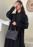 عباية “فريده" فخمه وفيها مرد داخلي