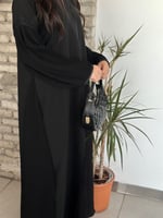 عبايه بأكمام وجوانب كسرات