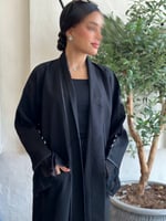 عباية وصال , بتصميم أنيق وجيوب عمليه