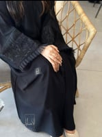 عباية بلاك فلور ، أكمام تطريز ورد مع اطراف تُل